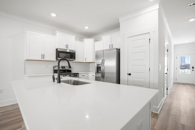 Building Photo - 105 Foxtail Wy