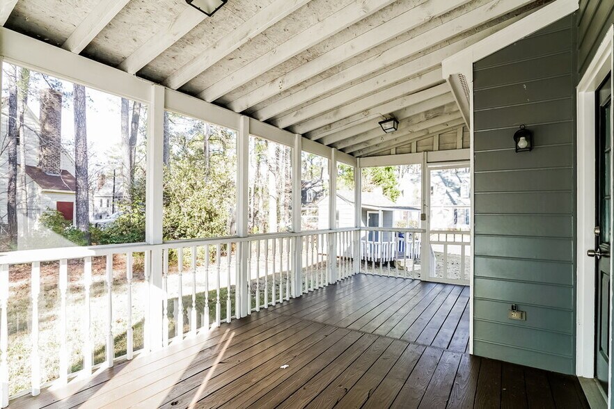 Building Photo - 7329 N Thorncliff Pl
