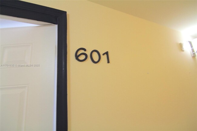 Building Photo - 6362 Collins Ave