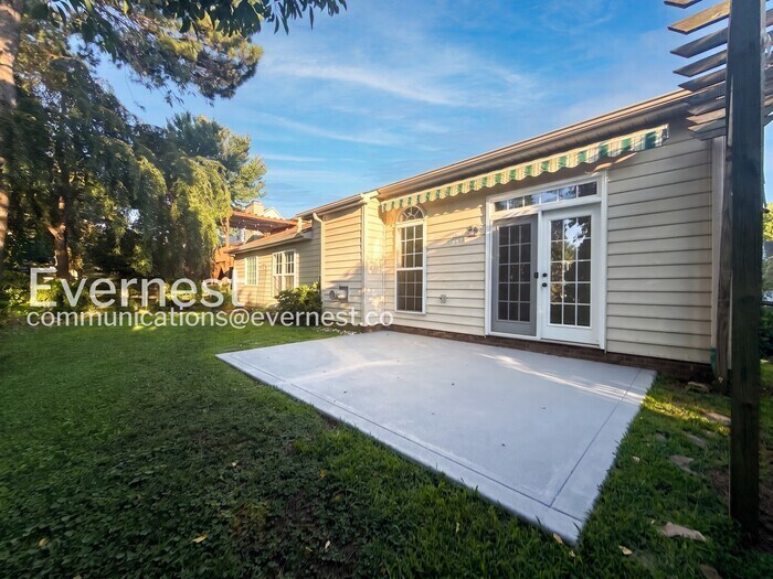 Building Photo - 164 Foxtail Dr