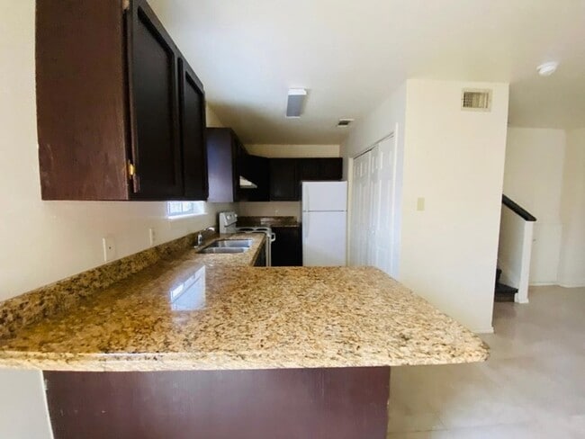 Building Photo - 2903 Patzcuaro Dr