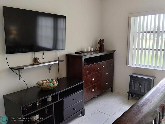Building Photo - 4502 Martinique Way