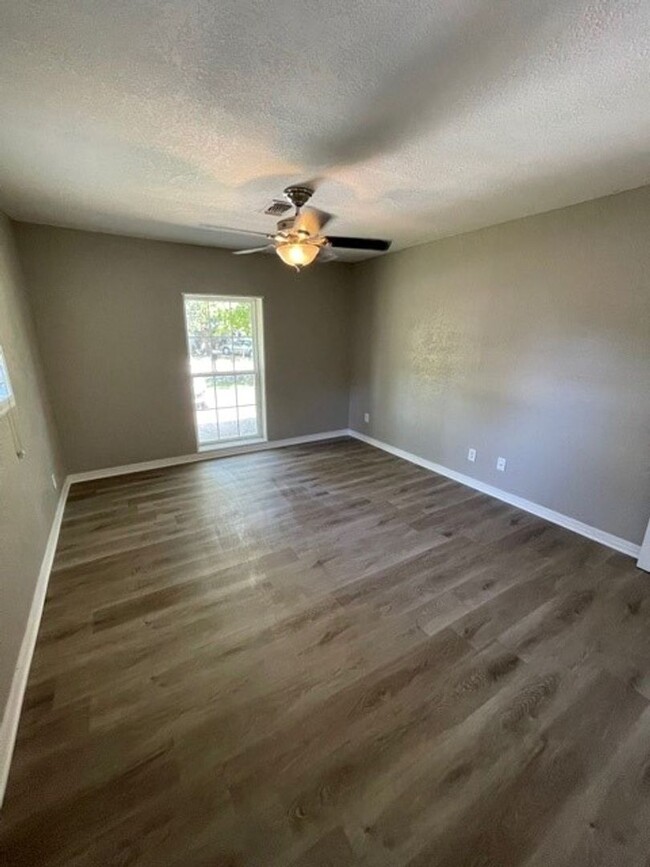 Building Photo - 4 bedroom updated home in Ocean Springs!