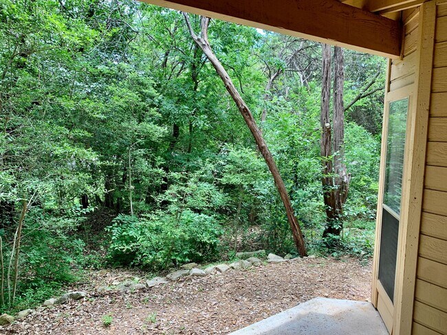 Building Photo - Amazing 1 bedroom, 1 bathroom Condo in Montevista!