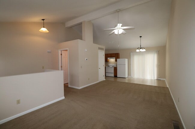 Building Photo - 238 Lakeview Dr