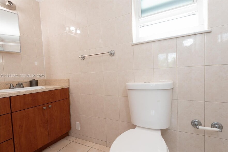 Building Photo - 141 NW 43rd Pl