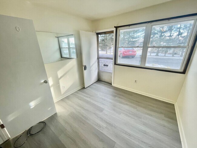 Building Photo - 1003 Basilone Dr