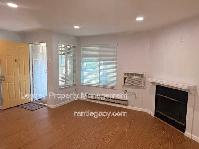 Building Photo - 7 Lancaster Cir