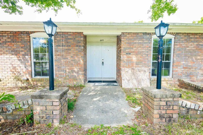 Building Photo - 2071 Colony Rd