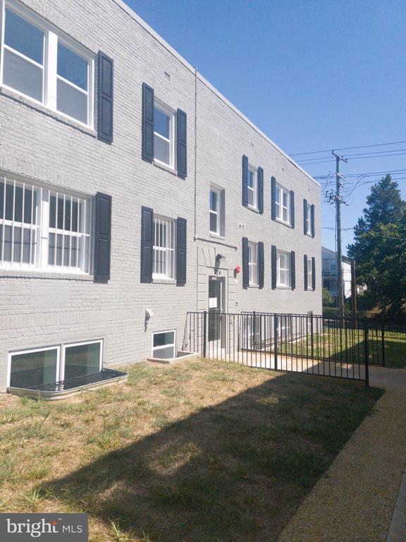 Building Photo - 324 61st St NE