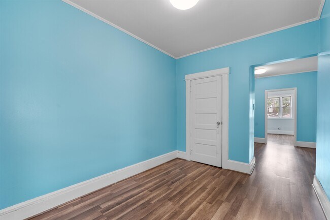 Building Photo - 122 Mallory Ave