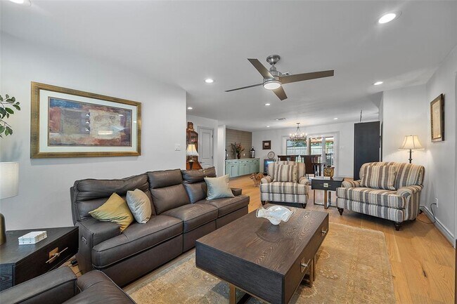 Building Photo - 1615 Maux Dr