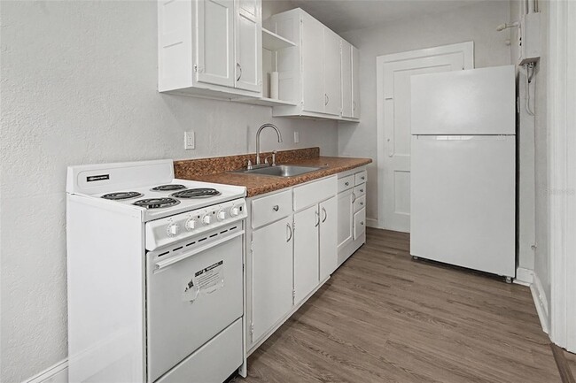 Building Photo - 517 Columbia Dr