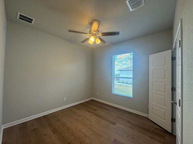 Building Photo - Stunning 3x2 Luxury Duplex in Buda, TX!