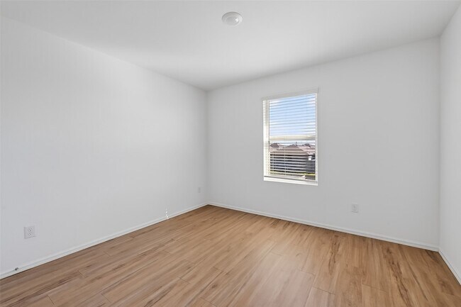 Building Photo - 7402 Clover Chase Dr