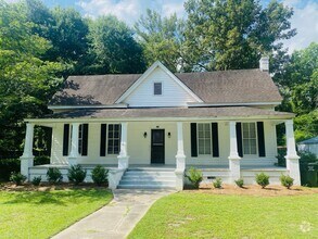 Building Photo - Spacious 3 Bedroom 2 Bath Home in Pittsview!