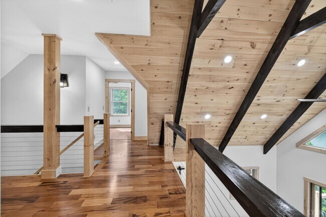 Building Photo - 308 Acres Ct