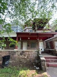 Building Photo - 730 W State St