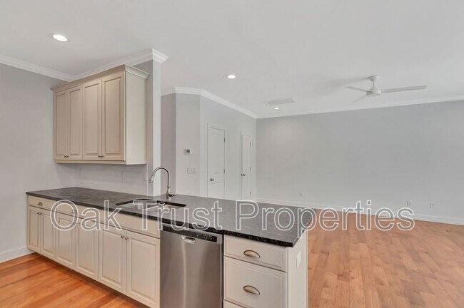 Building Photo - 1135 St Pauls Parrish Ln
