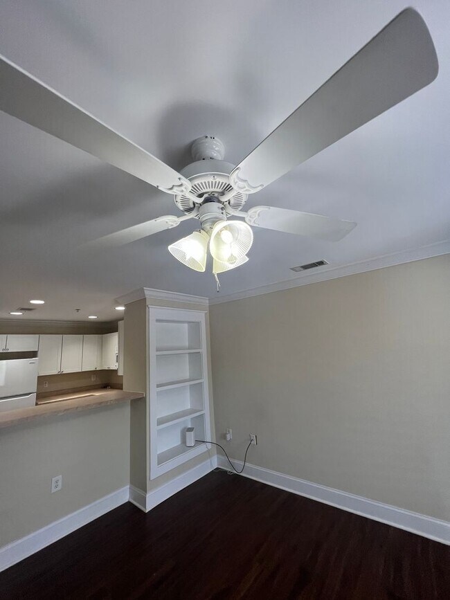 Building Photo - 15-1527 Kisling