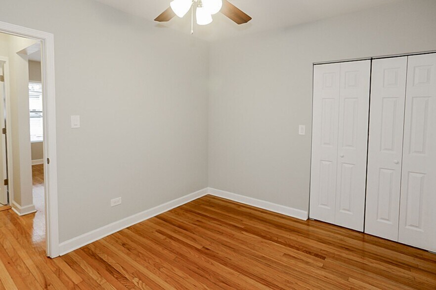 Building Photo - 526 W Cornelia Ave