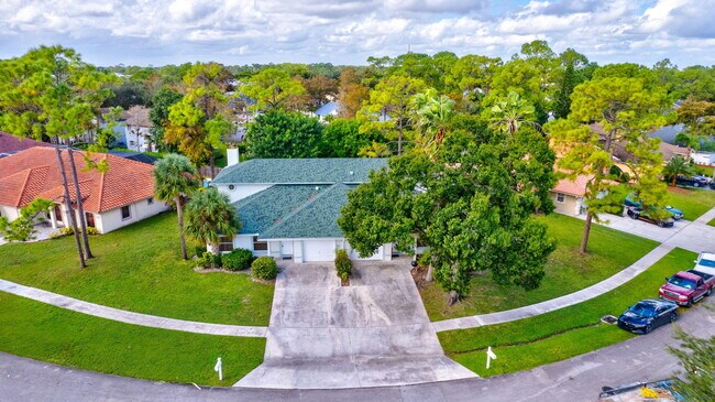 Building Photo - 1135 Staghorn St