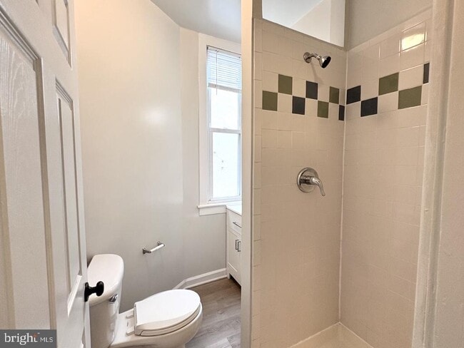 Building Photo - 406 W 28th St