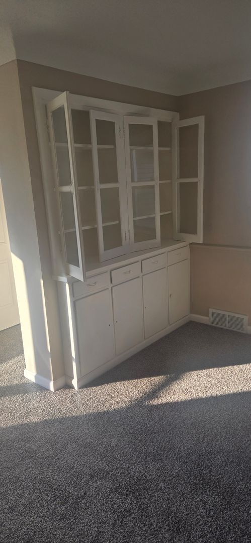 Building Photo - Newly Renovated