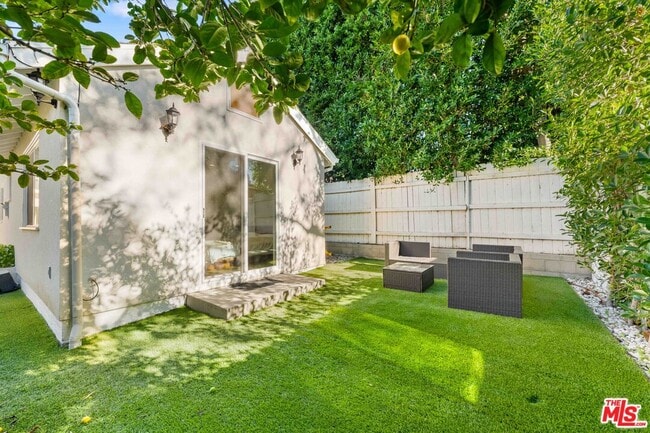 Building Photo - 11642 Acama St