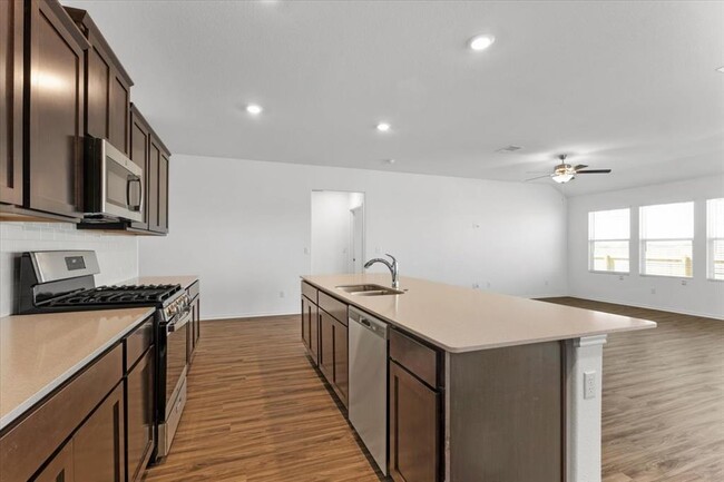 Building Photo - 425 Escondido Cir