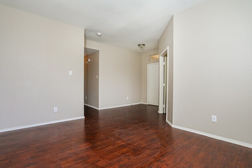 Building Photo - 4405 Crystal Ln