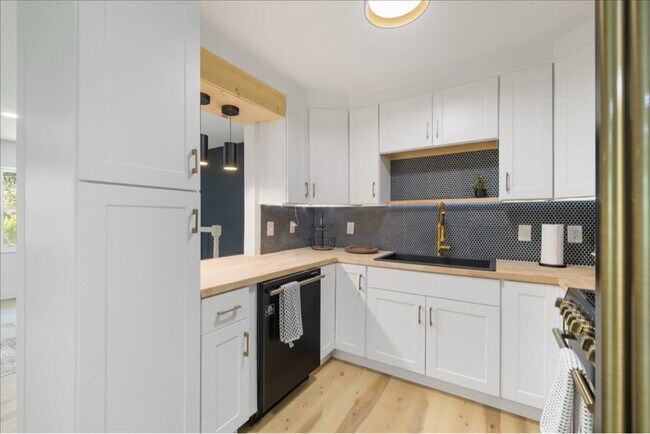 Building Photo - 2904 Sprucewood Dr