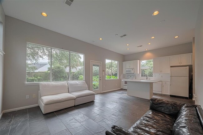 Building Photo - 11914 Ashmead Dr