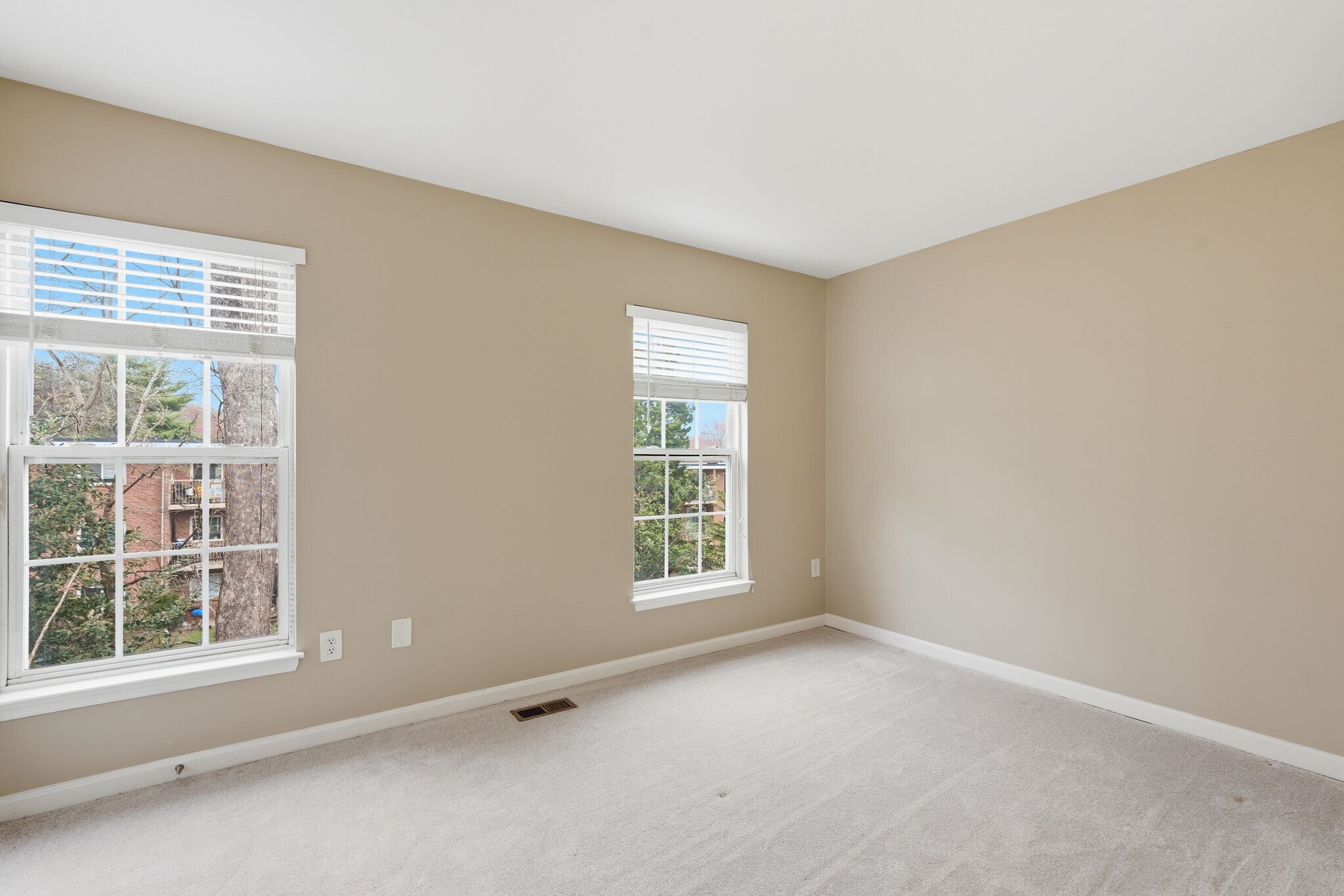 Building Photo - 8074 Sebon Dr