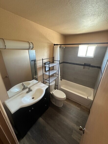 Building Photo - 506 McKellar Cir