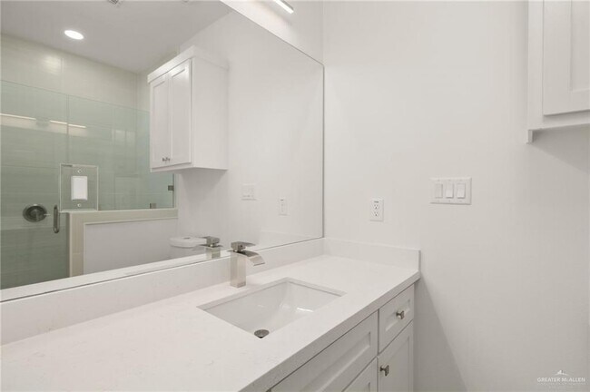 Building Photo - 20 Sonny Dr