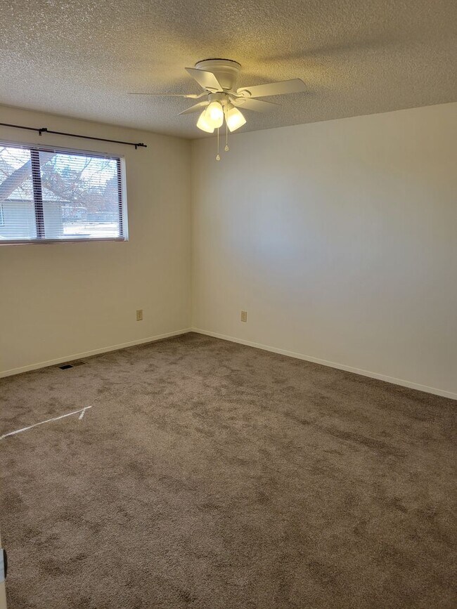 Building Photo - Coming Soon! 4 bedroom 2 bath