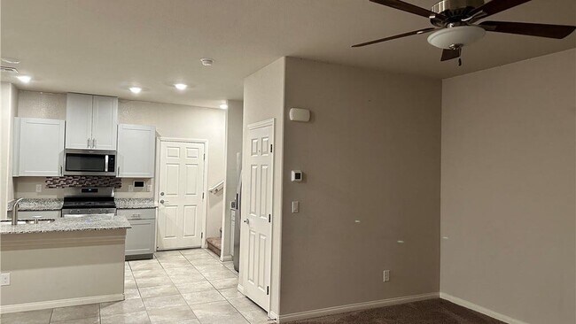 Building Photo - 7441 Sunray Point St