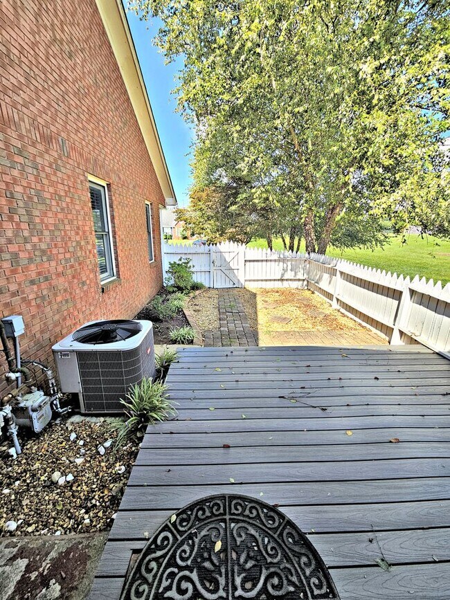Building Photo - 2402 Harpeth Pl SW