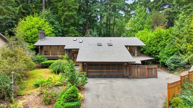 Building Photo - Mid-Century Gem with Hot Tub, Large Deck, and Bonus Rooms in Issaquah – 4 Bed, 3 Bath, 2,940 Sq Ft