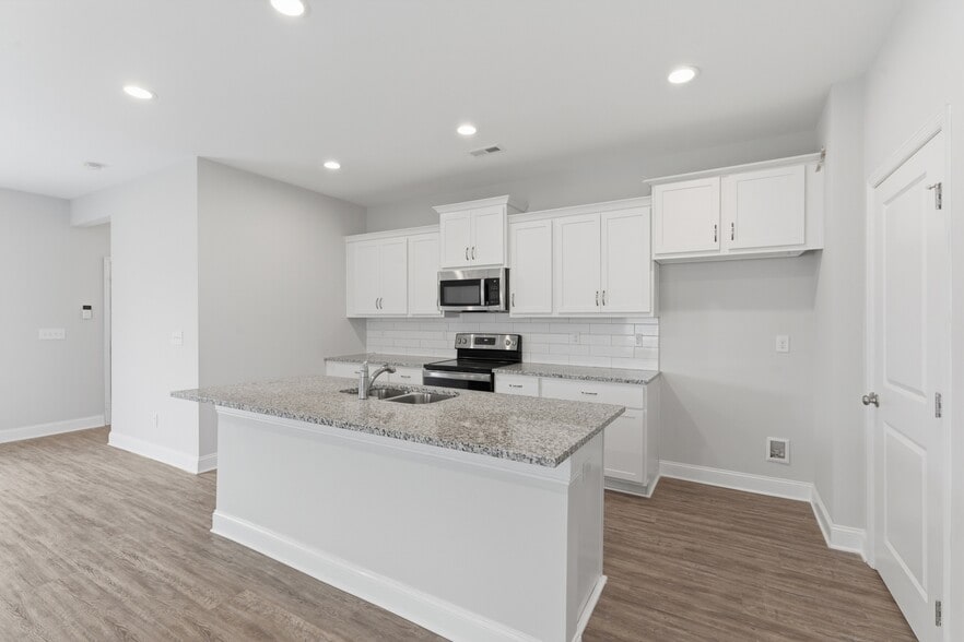 Building Photo - 3237 McClellan Way SE