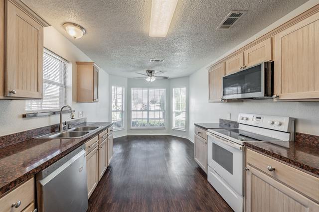 Building Photo - 6501 Riverwater Trail