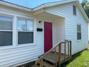 Building Photo - Charming 2 Bedroom, 1 Bathroom Home Near D...