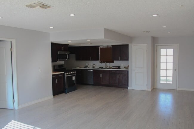 Building Photo - Home Sweet Home!!!