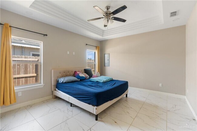 Building Photo - 11 11th St