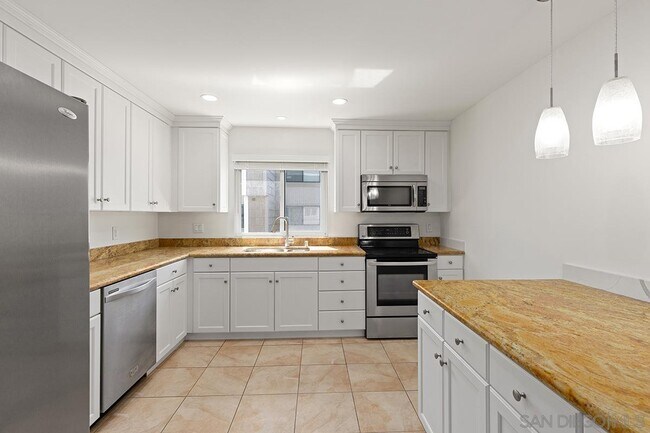 Building Photo - 4028 Mahaila Ave