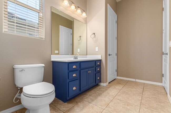 Building Photo - Rare opportunity to lease a house of this ...