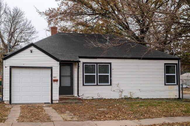 Building Photo - 802 N Minnesota St