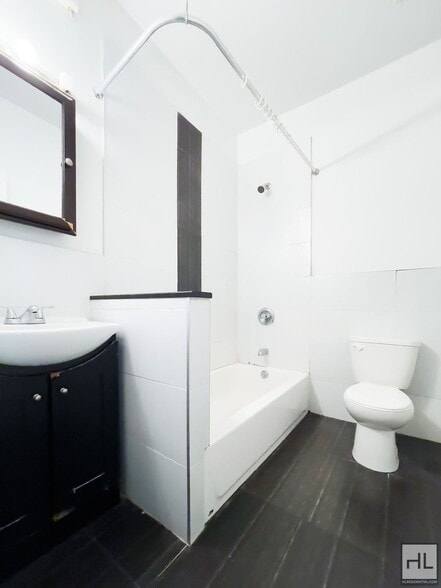 Building Photo - TOMPKINS AVENUE / Spacious 4-Bed 1-Bath