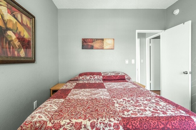 Building Photo - FULLY FURNISHED, 2/1.5 2nd floor condo in Keonekai Villages.